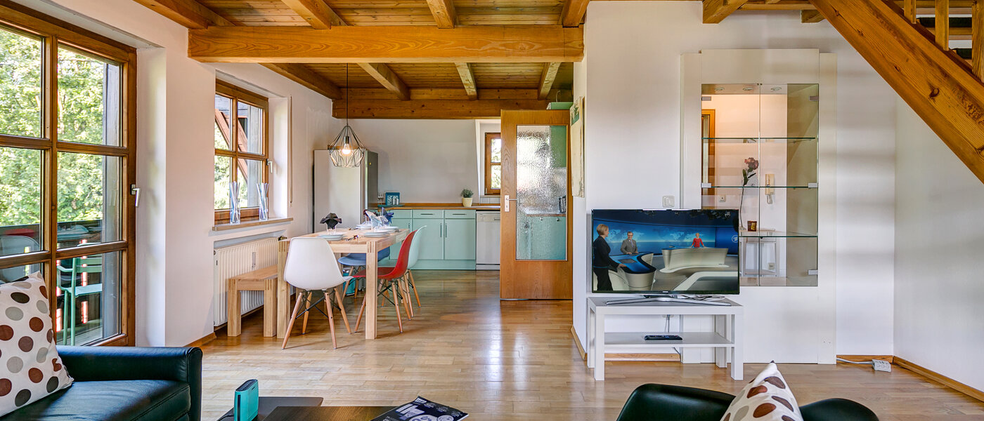 アティック・フラット（屋根裏） München Obermenzing 03 リビングルーム 10079