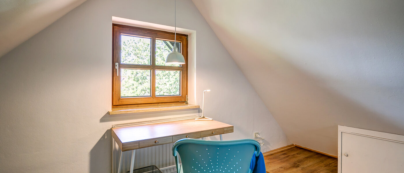 アティック・フラット（屋根裏） München Obermenzing 01 仕事部屋 10079
