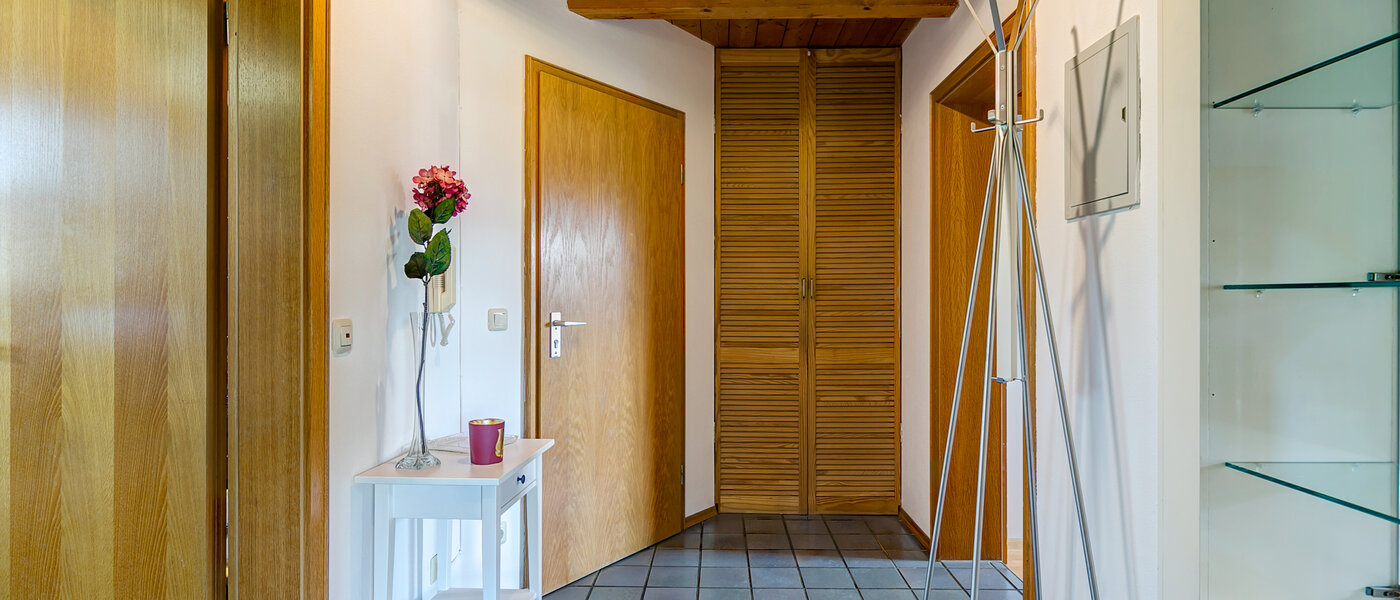 アティック・フラット（屋根裏） München Obermenzing 02 玄関入り口 10079