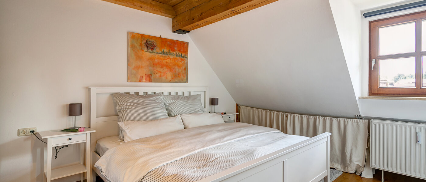 アティック・フラット（屋根裏） München Obermenzing 01 寝室 10079