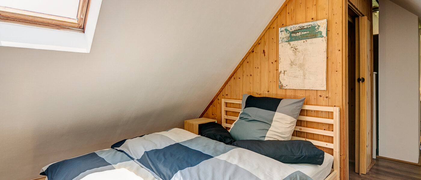 アティック・フラット（屋根裏） München Obermenzing 03 ２つめの寝室 10079