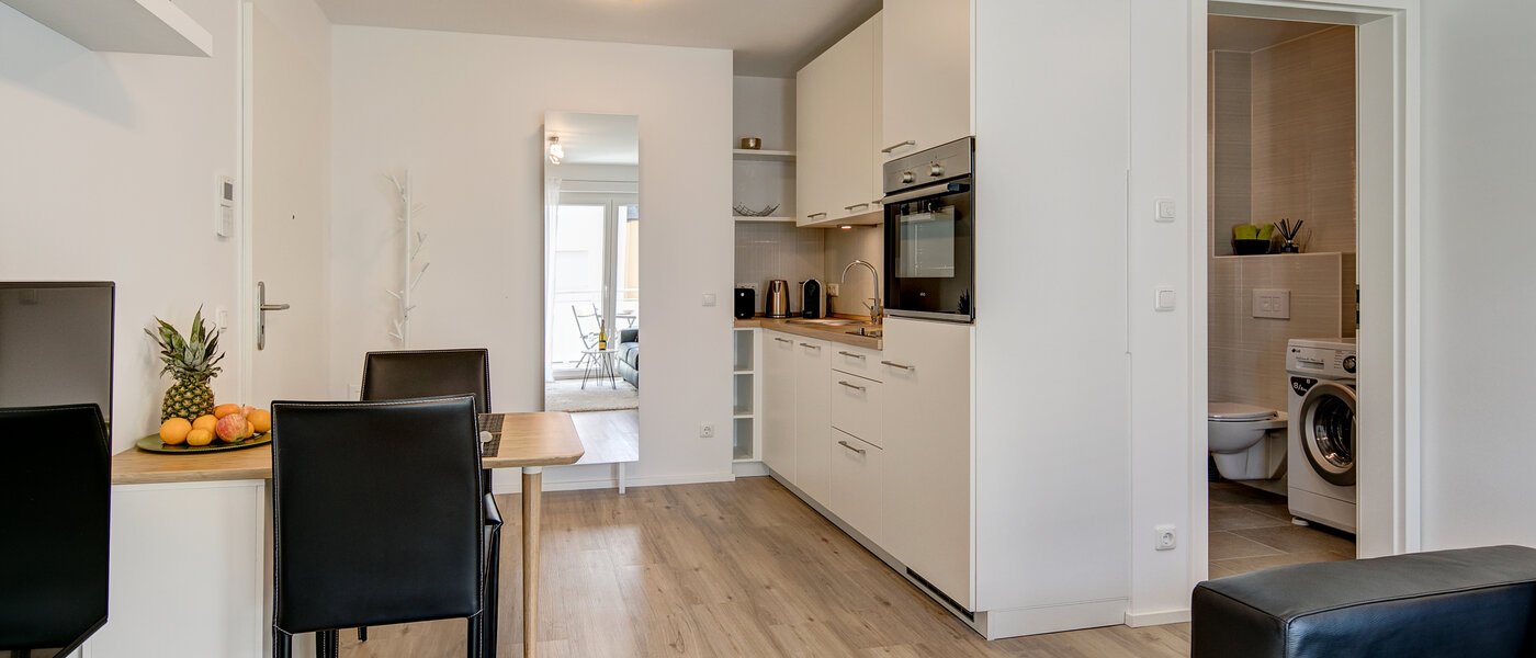 アパルトマン München Moosach 04 リビングルーム 10242