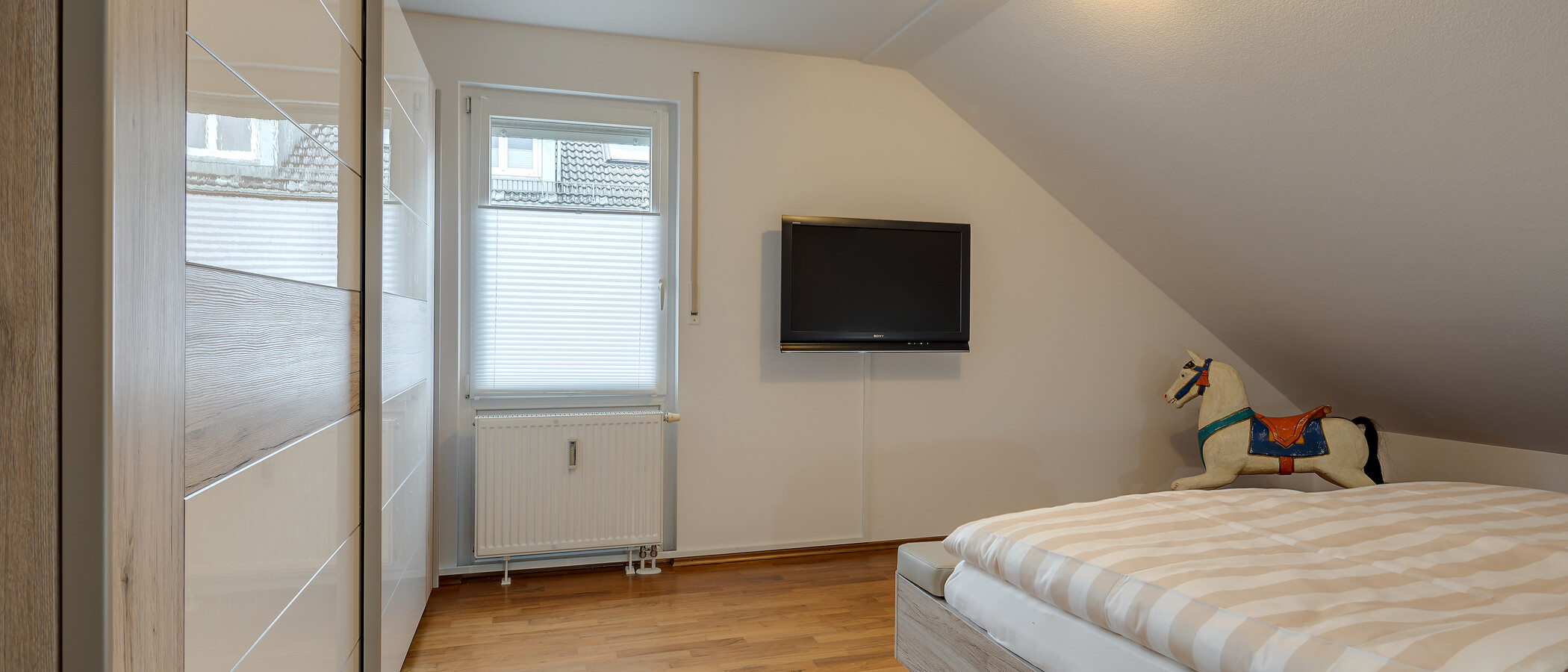 アティック・フラット（屋根裏） München Trudering 02 寝室 10283