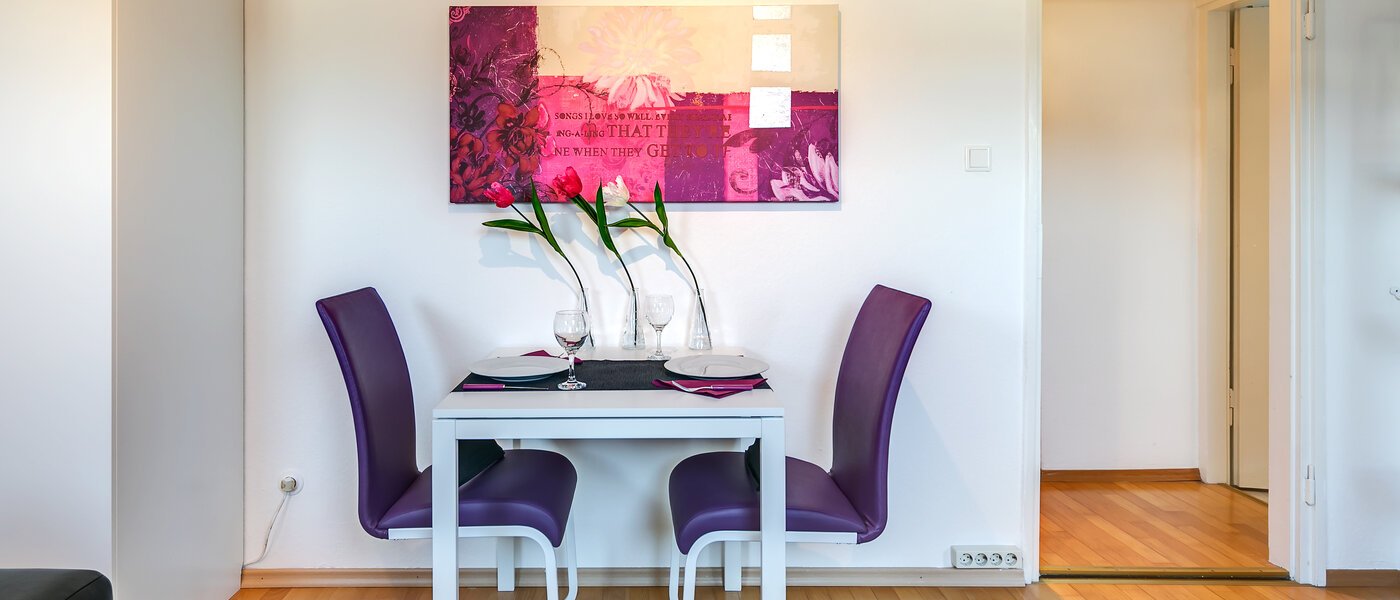 アティック・フラット（屋根裏） München Maxvorstadt - Rund um den Josephplatz 05 リビングルーム 10347