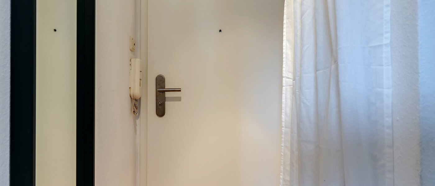 アティック・フラット（屋根裏） München Maxvorstadt - Rund um den Josephplatz 02 玄関入り口 10347