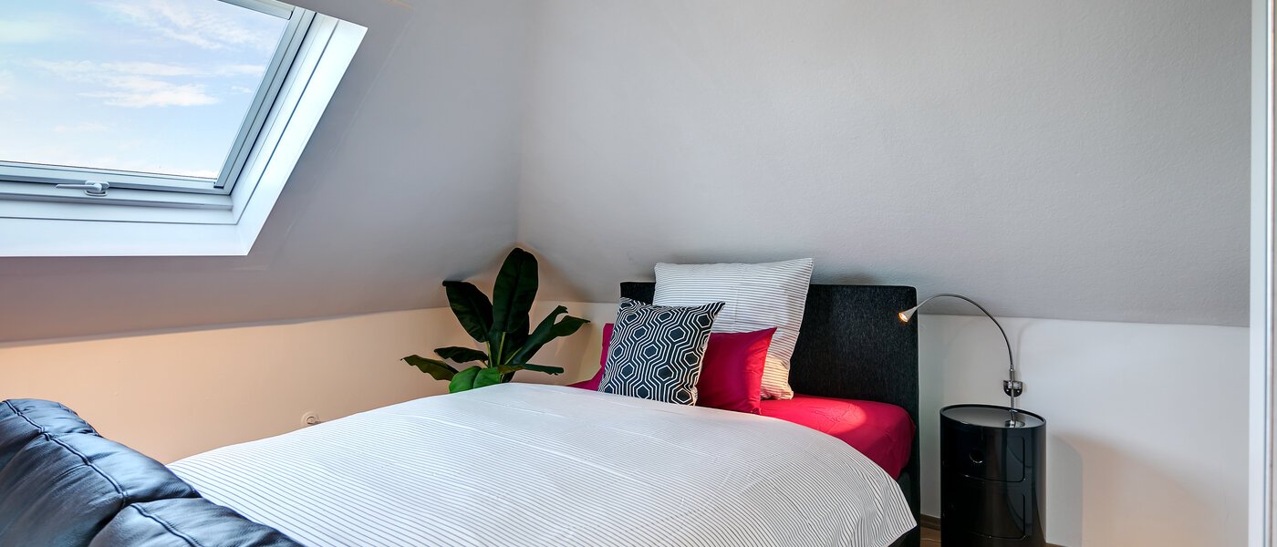 アティック・フラット（屋根裏） München Maxvorstadt - Rund um den Josephplatz 01 寝室 10347