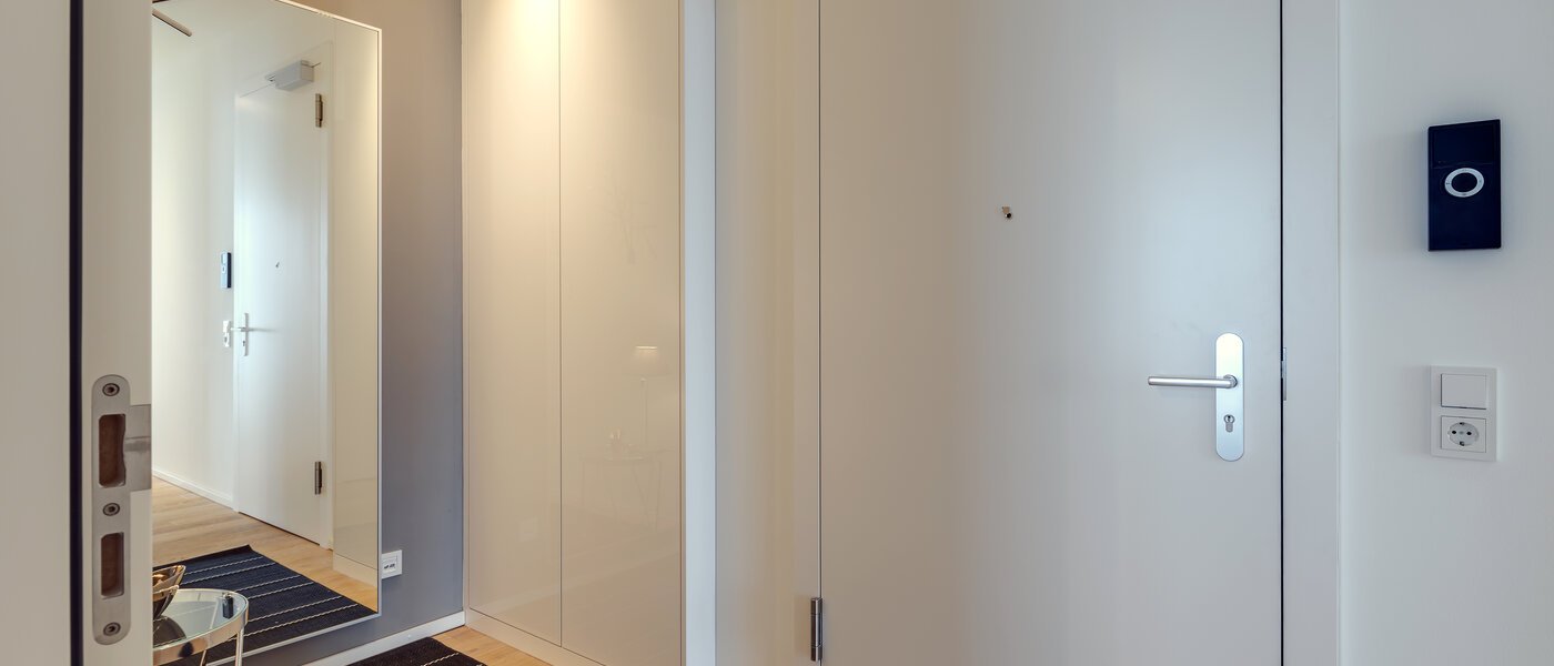 ロフト München Nymphenburg 02 玄関入り口 10348