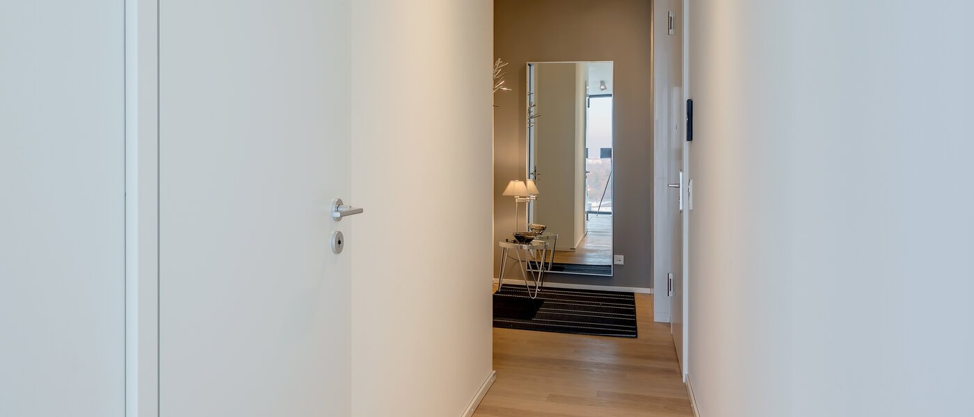 ロフト München Nymphenburg 03 玄関入り口 10348