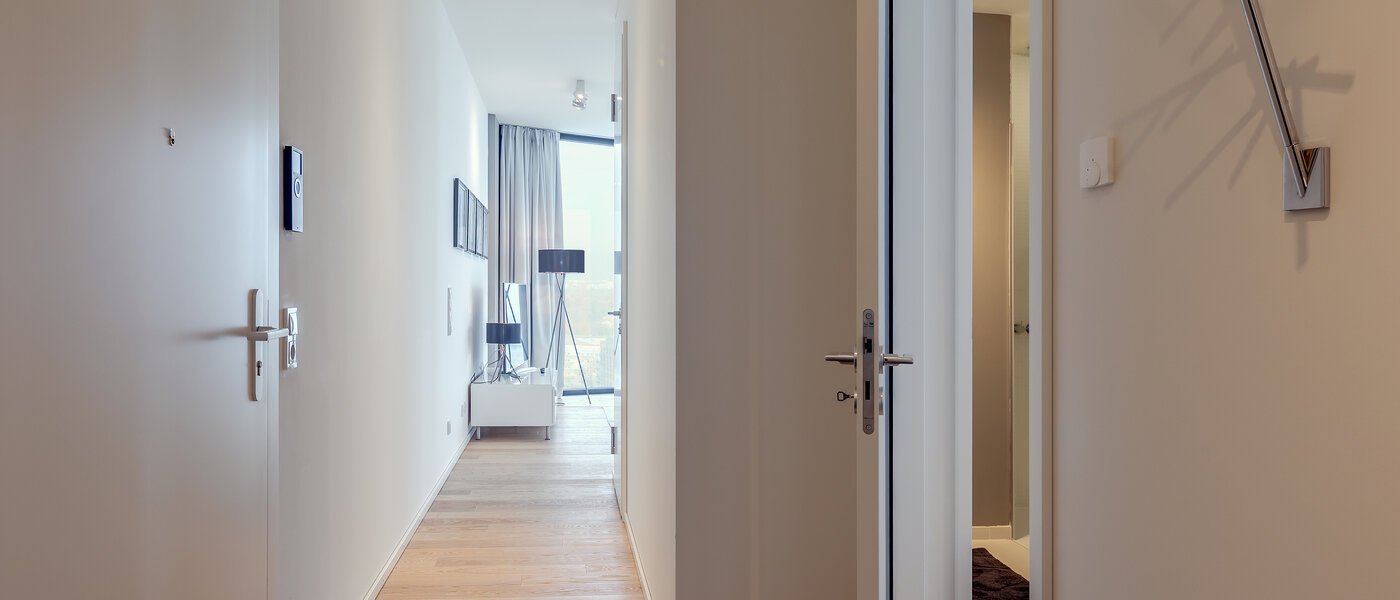 ロフト München Nymphenburg 04 玄関入り口 10348