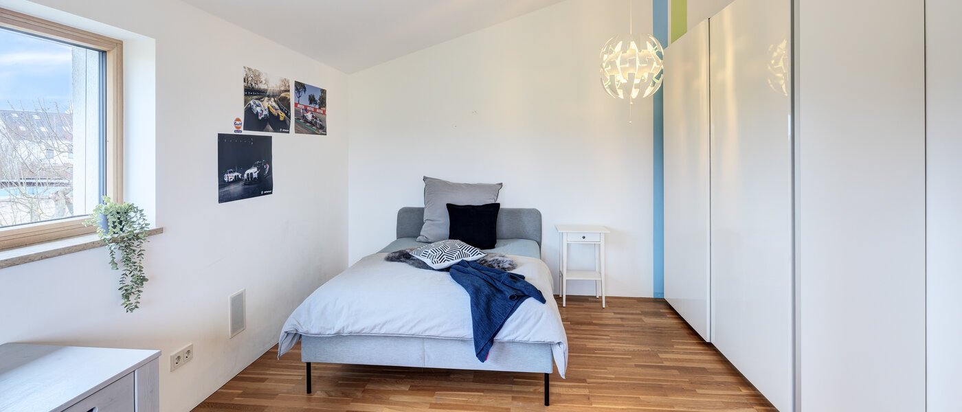 一戸建て Olching 01 2.　寝室 10562