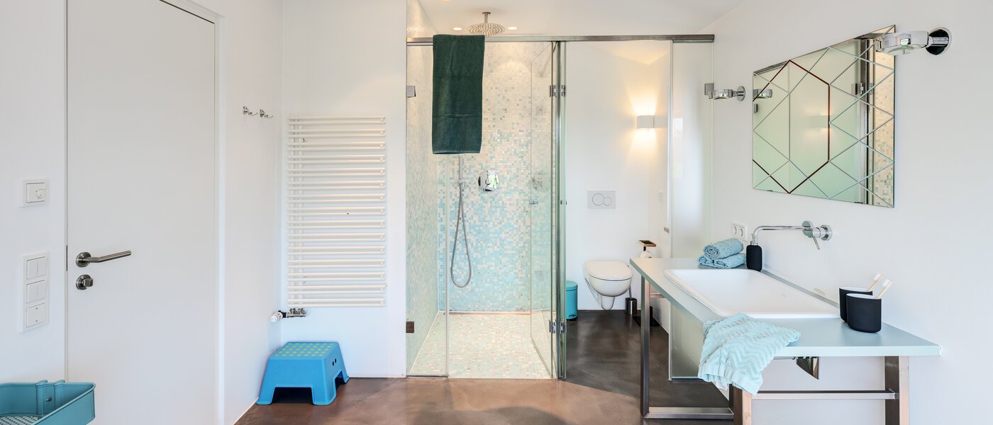 一戸建て Olching 04 1つめの浴室 10562