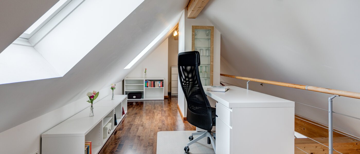 アティック・フラット（屋根裏） München Obersendling 01 仕事部屋 10566