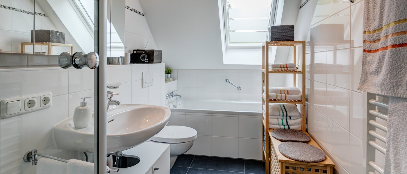 アティック・フラット（屋根裏） München Obersendling 01 浴室 10566