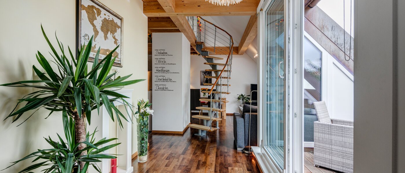 アティック・フラット（屋根裏） München Obersendling 03 玄関入り口 10566