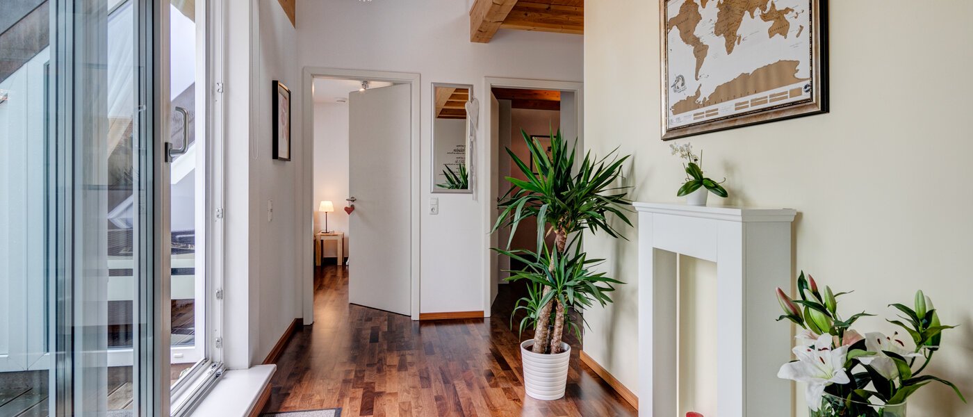 アティック・フラット（屋根裏） München Obersendling 04 玄関入り口 10566