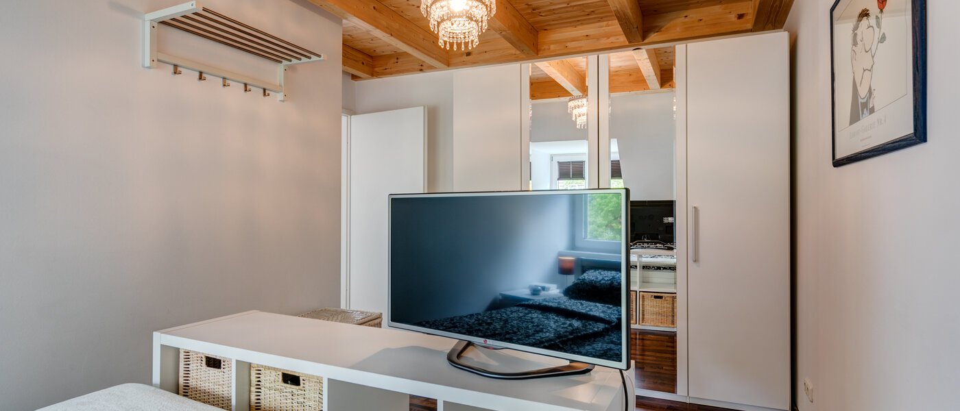 アティック・フラット（屋根裏） München Obersendling 02 寝室 10566