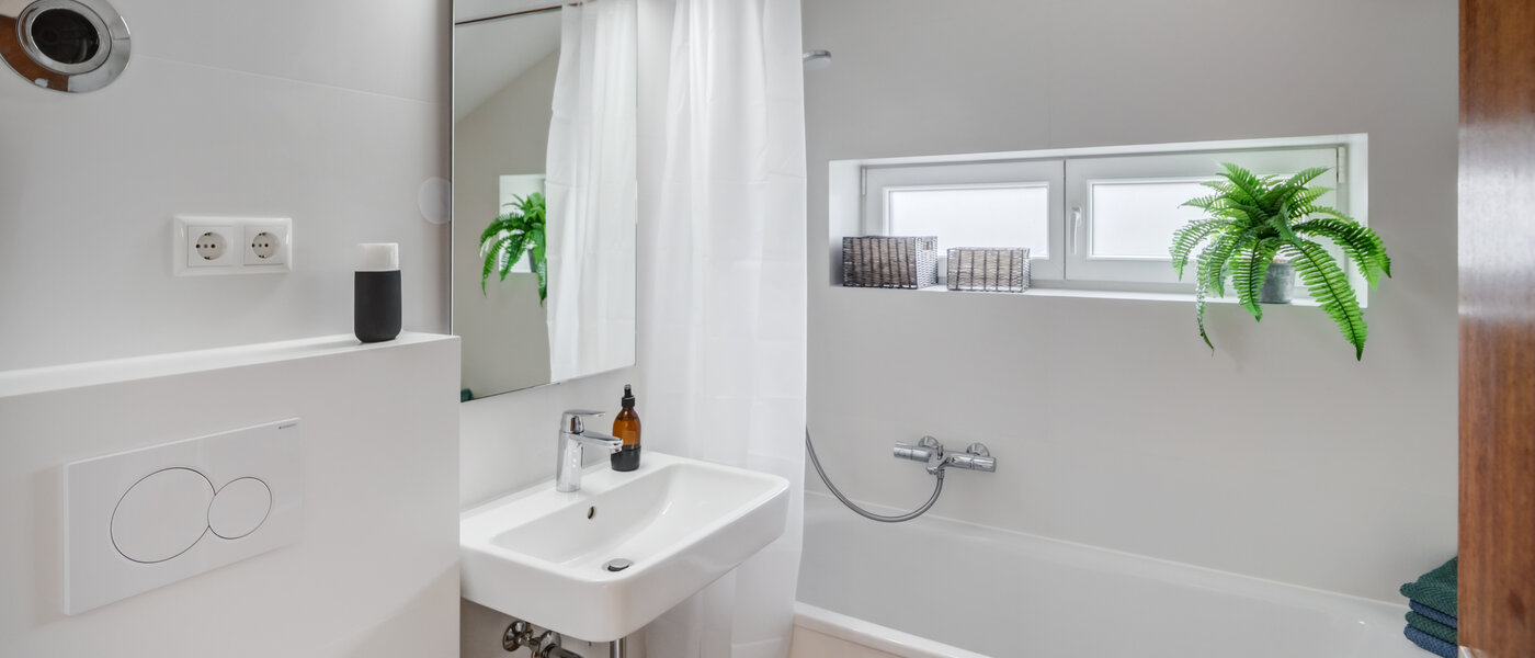 アティック・フラット（屋根裏） München Trudering 01 浴室 10634