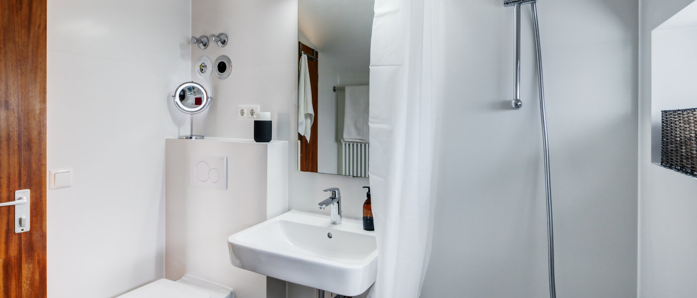 アティック・フラット（屋根裏） München Trudering 04 浴室 10634