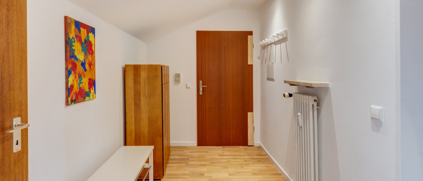 アティック・フラット（屋根裏） München Trudering 01 玄関入り口 10634