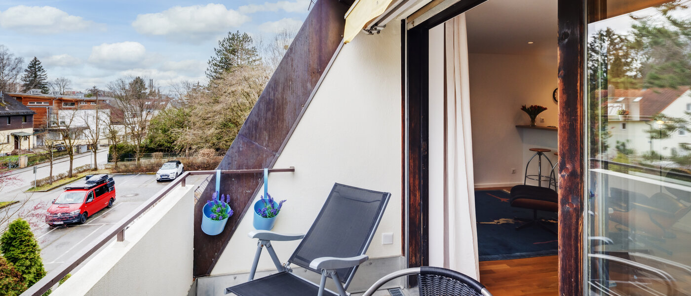 アティック・フラット（屋根裏） München Trudering 03 ベランダ 10634