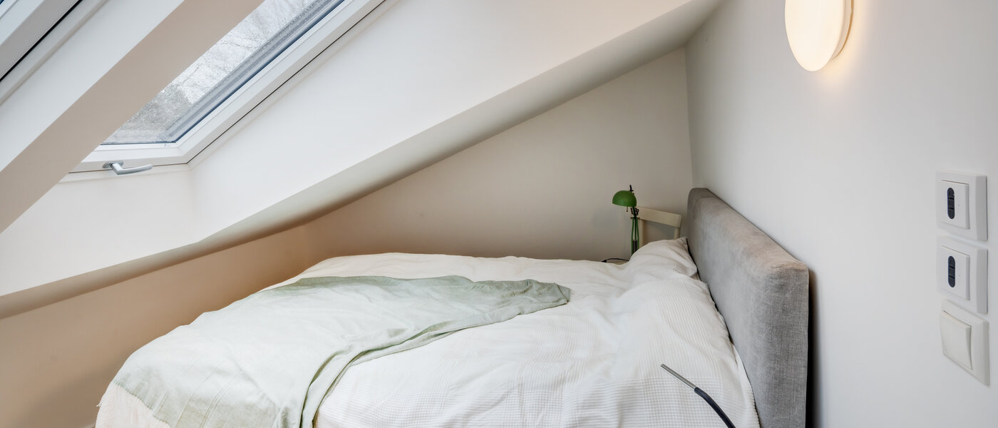 アティック・フラット（屋根裏） München Trudering 01 寝室 10634