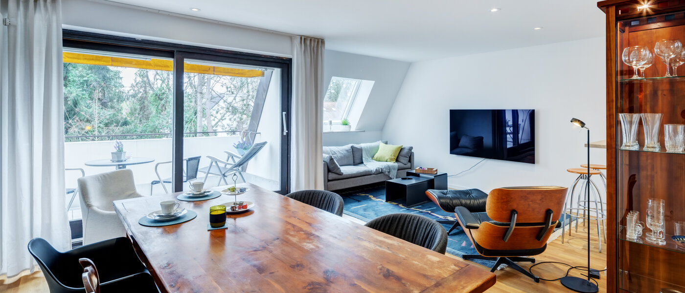 アティック・フラット（屋根裏） München Trudering 01 リビングエリア 10634