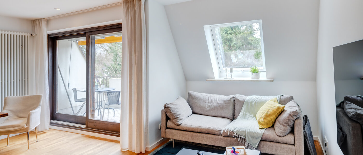 アティック・フラット（屋根裏） München Trudering 02 リビングエリア 10634