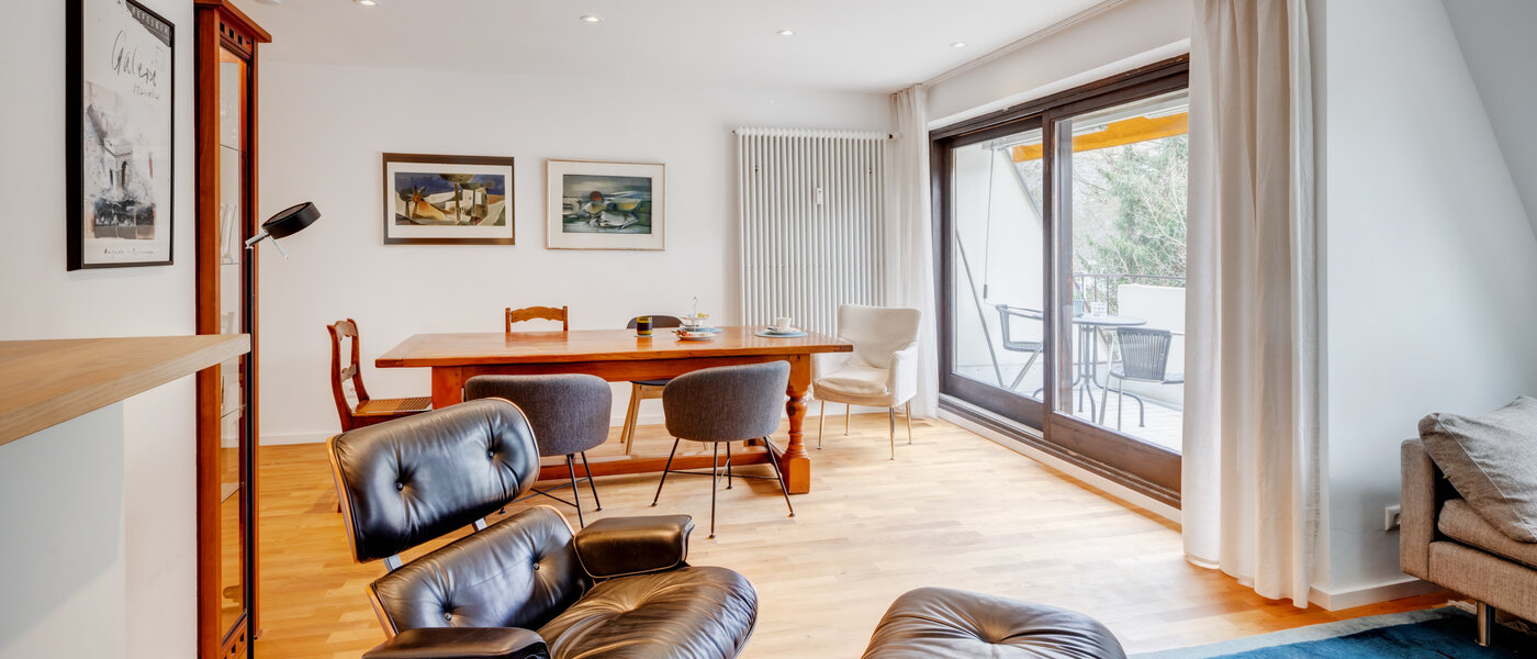 アティック・フラット（屋根裏） München Trudering 04 リビングエリア 10634