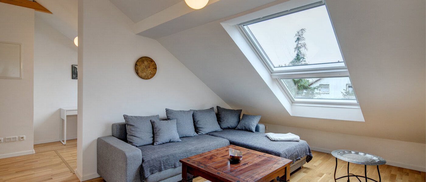 アティック・フラット（屋根裏） Eching 02 リビングルーム 10655