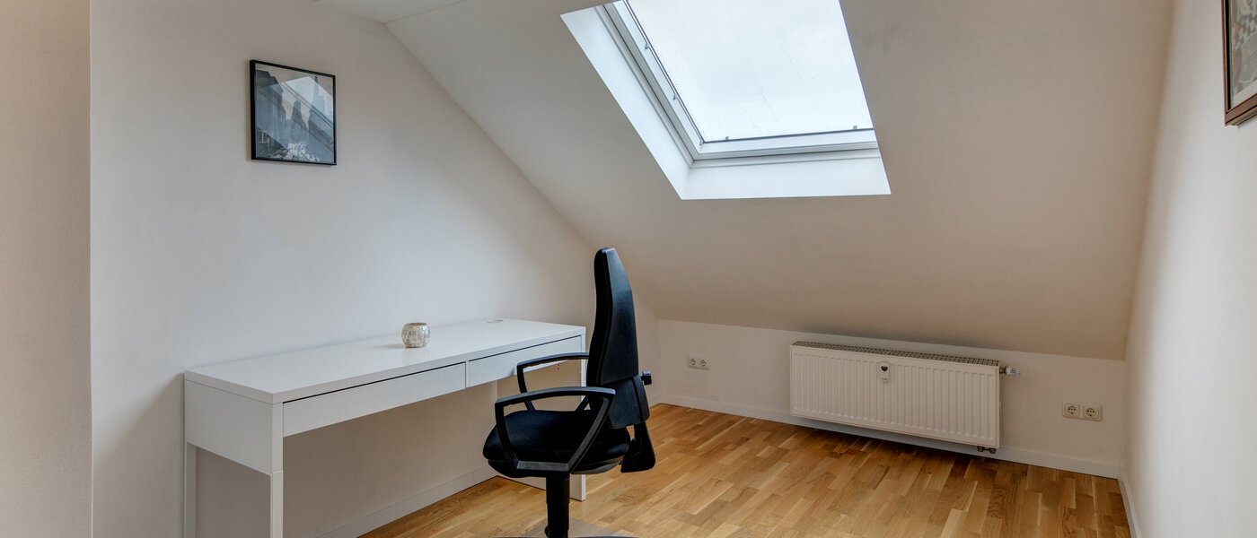 アティック・フラット（屋根裏） Eching 03 玄関入り口 10655