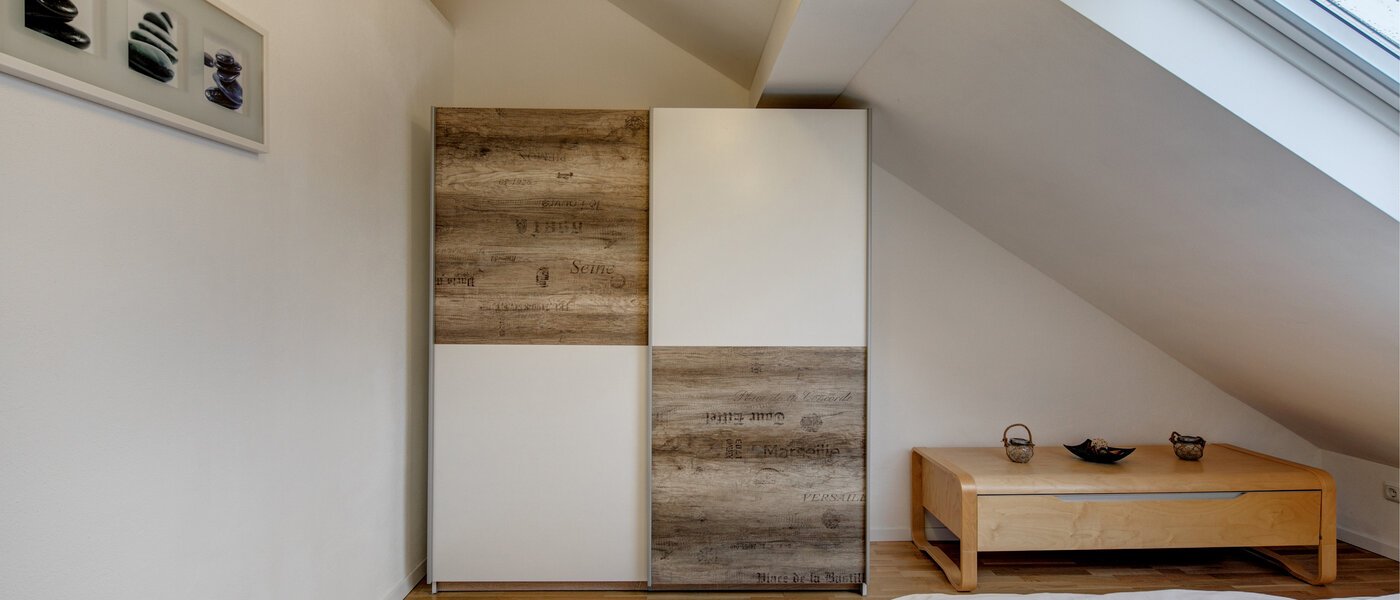 アティック・フラット（屋根裏） Eching 03 寝室 10655