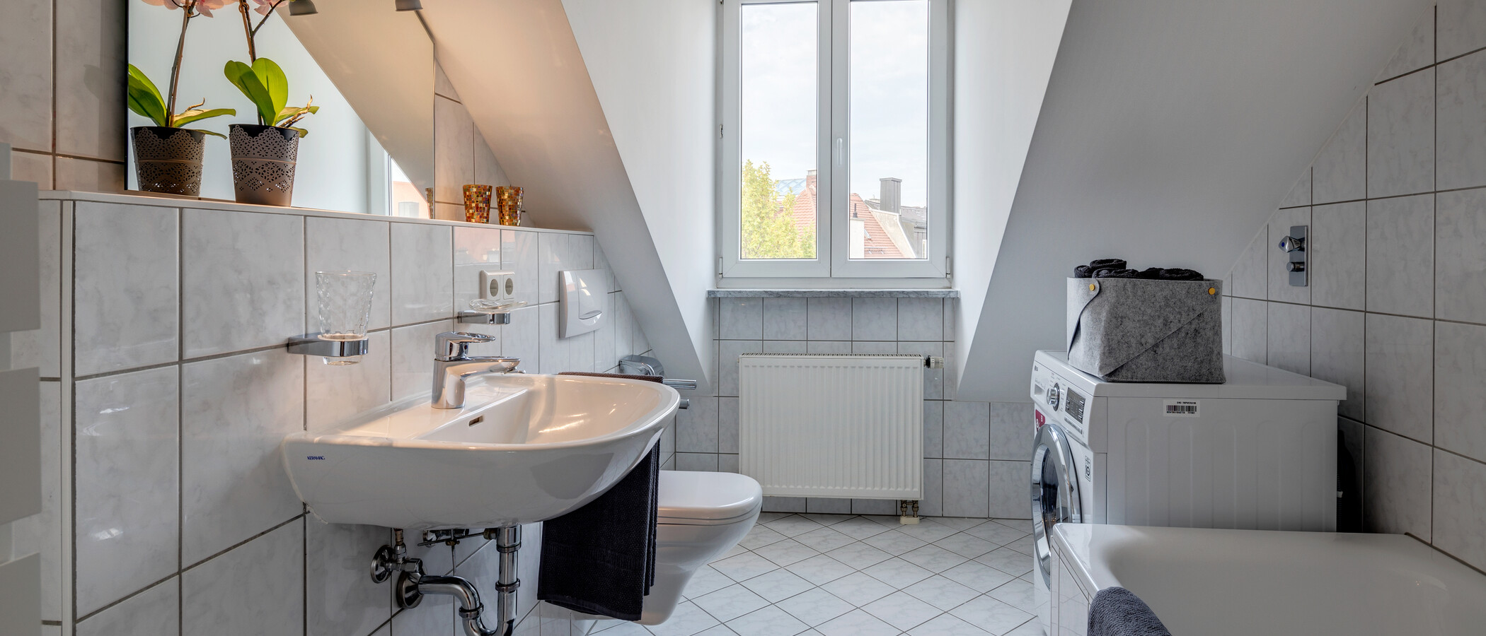 アティック・フラット（屋根裏） München Schwabing-Nord (zw. Belgrad- & Leopoldstraße) 01 浴室 10759