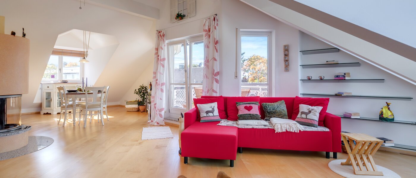 アティック・フラット（屋根裏） Neubiberg 01 リビングルーム 10767