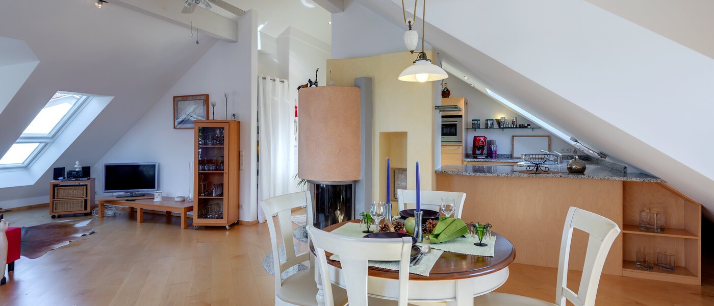 アティック・フラット（屋根裏） Neubiberg 03 リビングルーム 10767