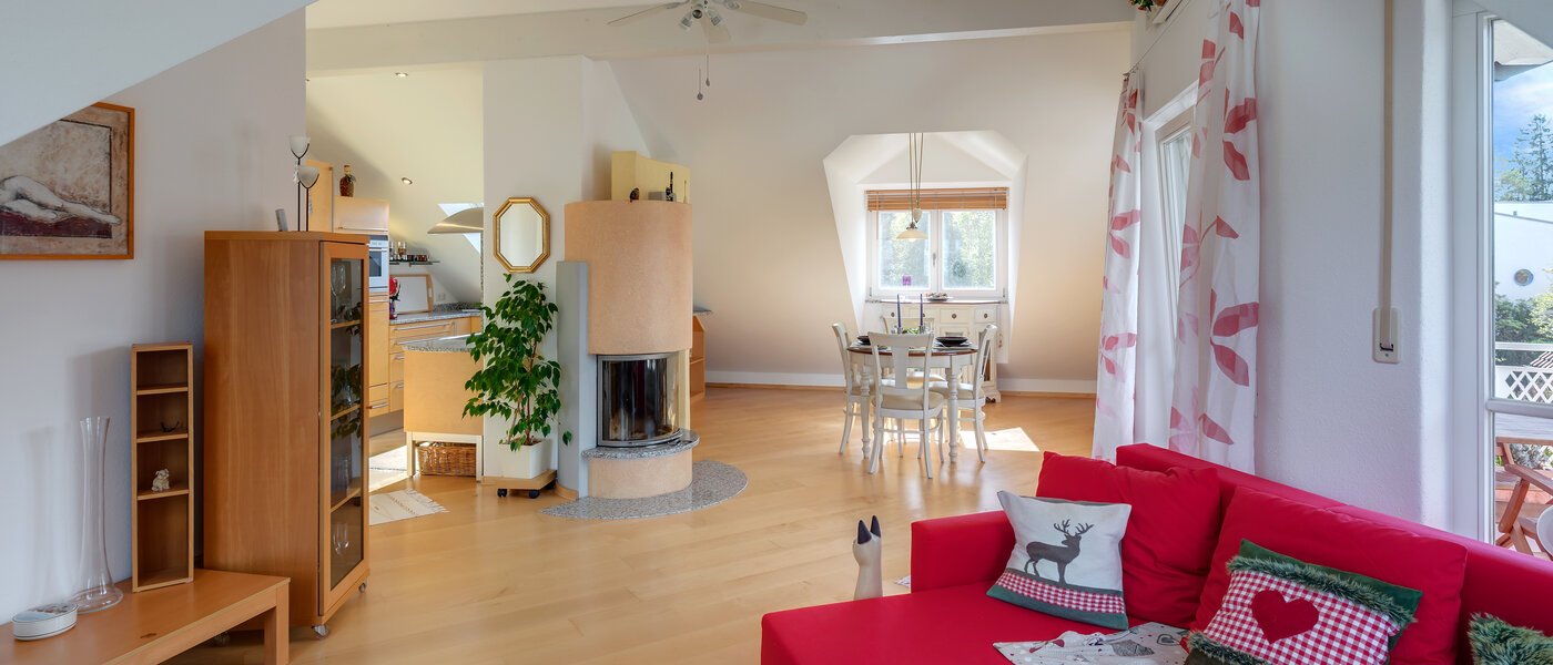 アティック・フラット（屋根裏） Neubiberg 04 リビングルーム 10767