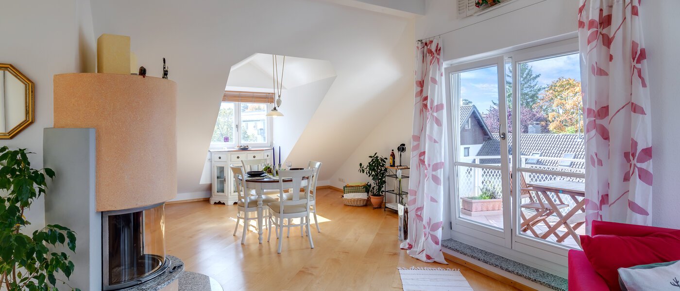 アティック・フラット（屋根裏） Neubiberg 05 リビングルーム 10767