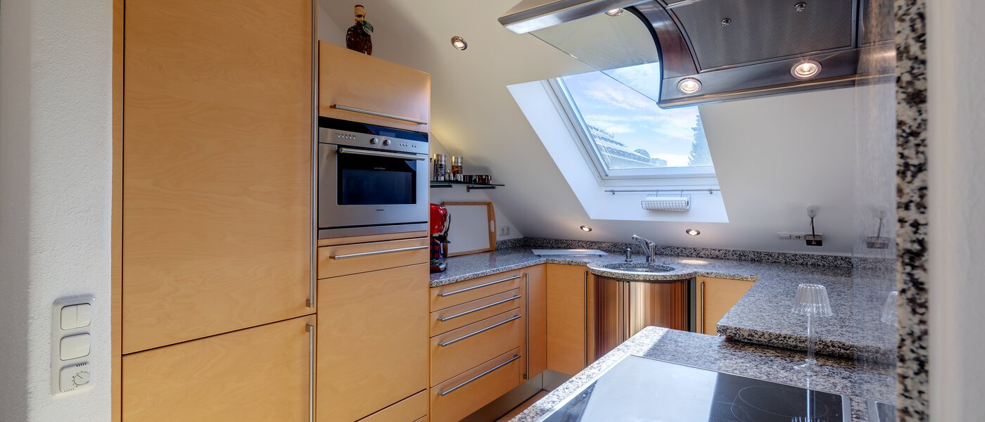 アティック・フラット（屋根裏） Neubiberg 01 キッチン 10767