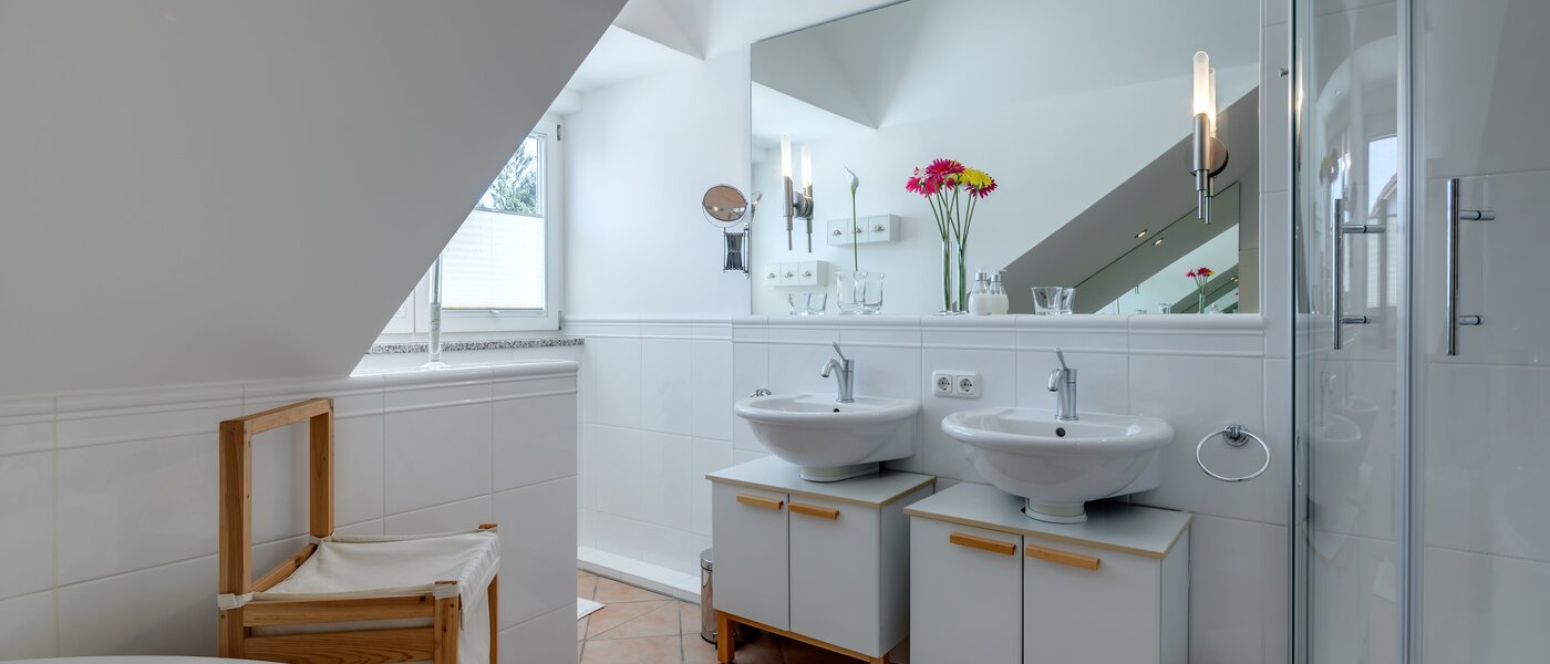 アティック・フラット（屋根裏） Neubiberg 02 浴室 10767