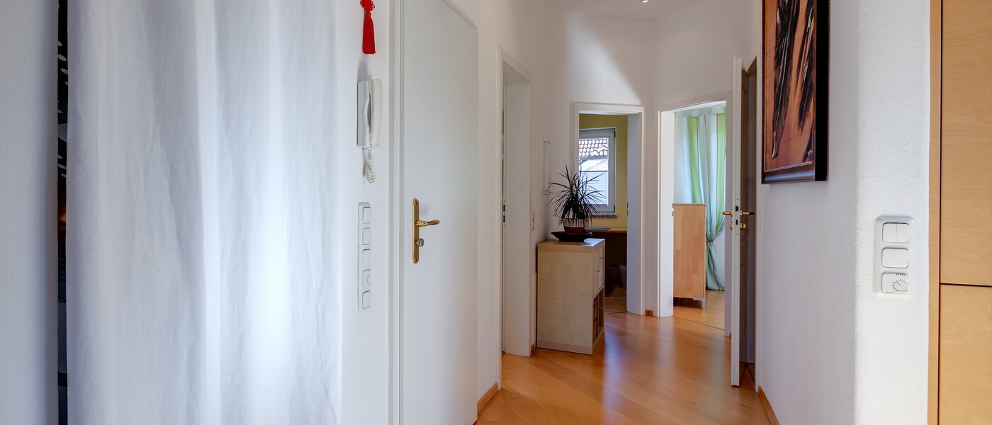 アティック・フラット（屋根裏） Neubiberg 02 玄関入り口 10767