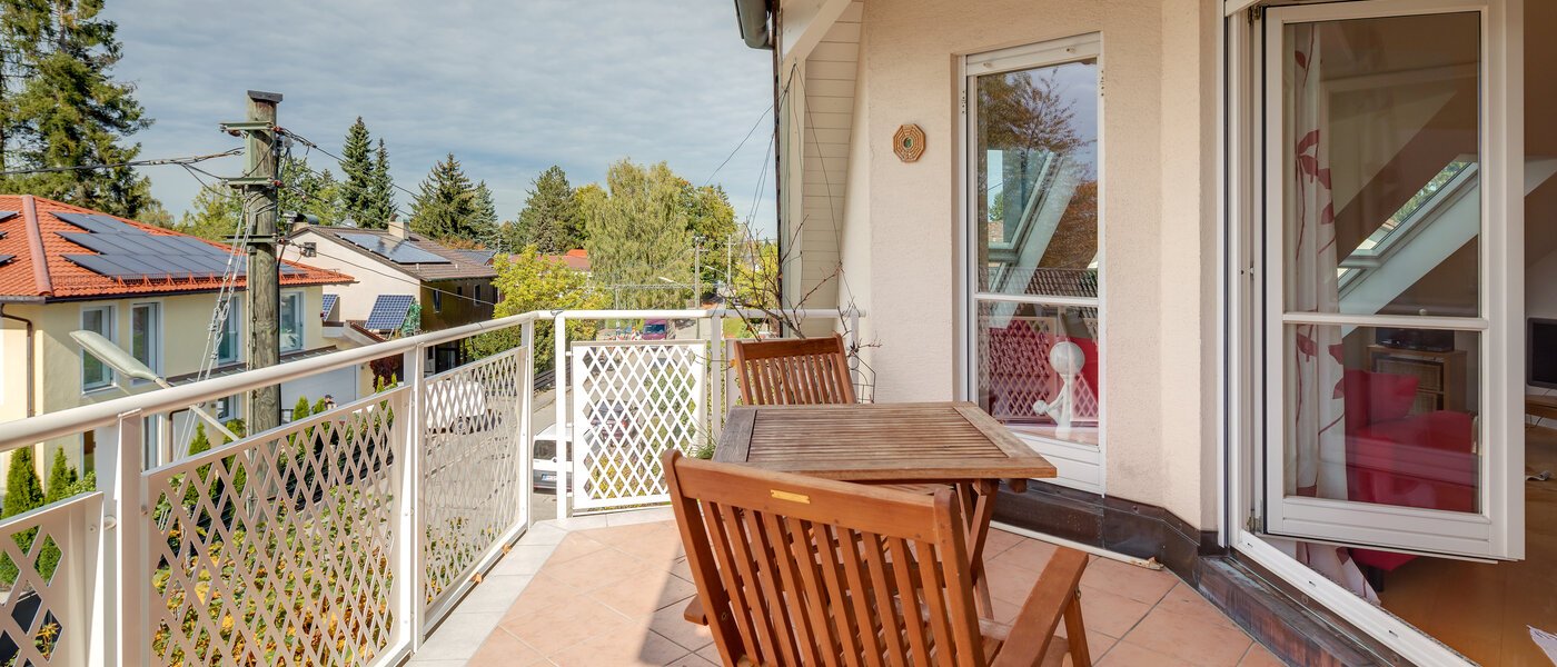 アティック・フラット（屋根裏） Neubiberg 02 テラス・ポーチ 10767