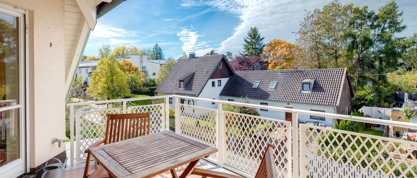 アティック・フラット（屋根裏） Neubiberg 03 テラス・ポーチ 10767