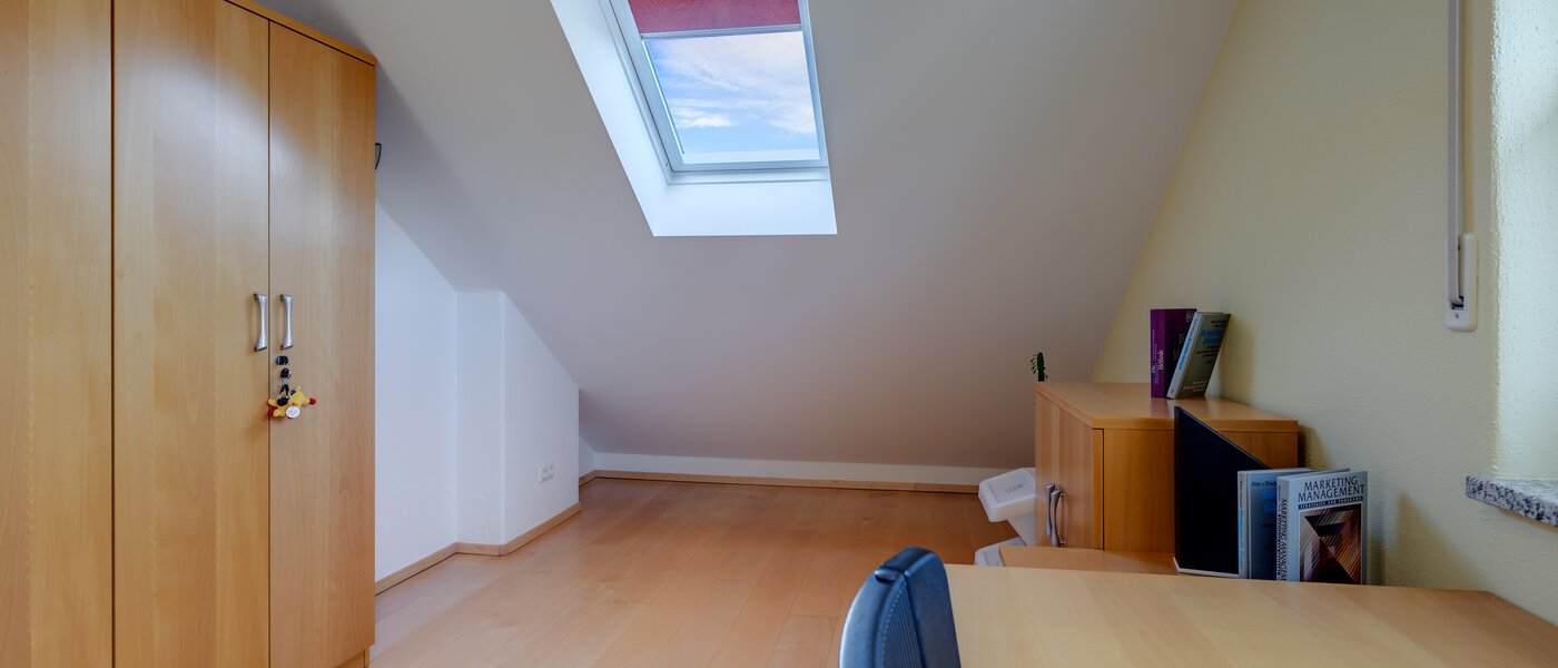 アティック・フラット（屋根裏） Neubiberg 02 2.　寝室 10767
