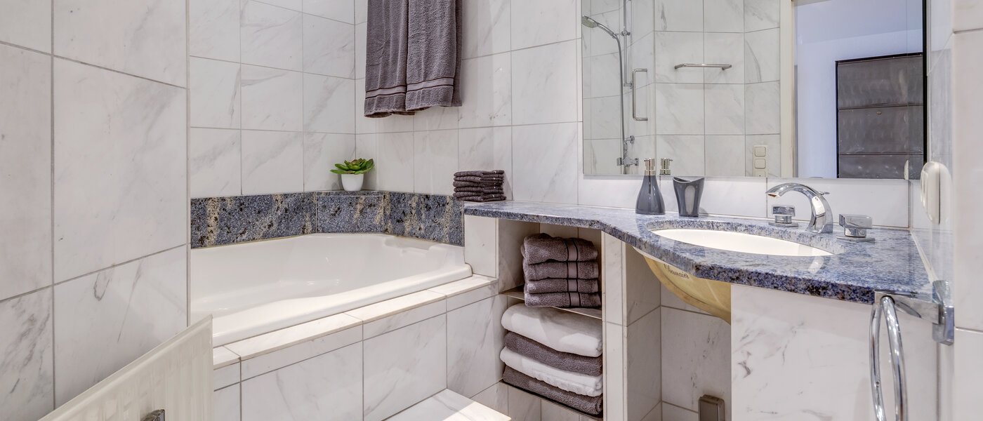 アティック・フラット（屋根裏） München Denning 01 浴室 10809