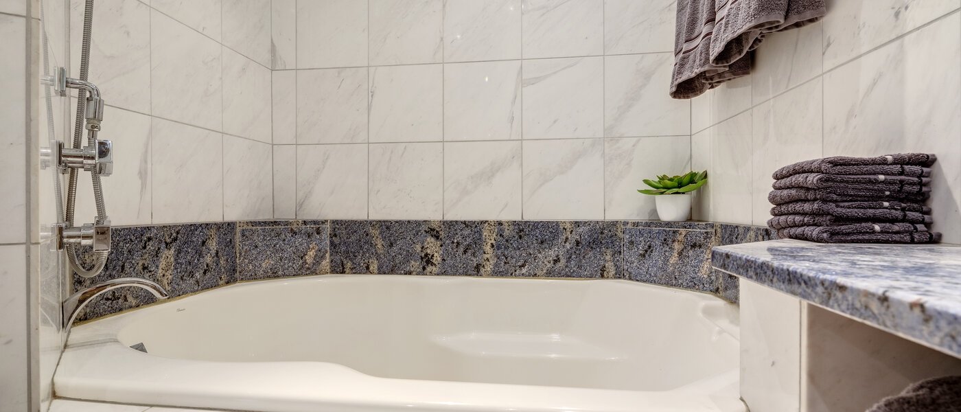 アティック・フラット（屋根裏） München Denning 02 浴室 10809