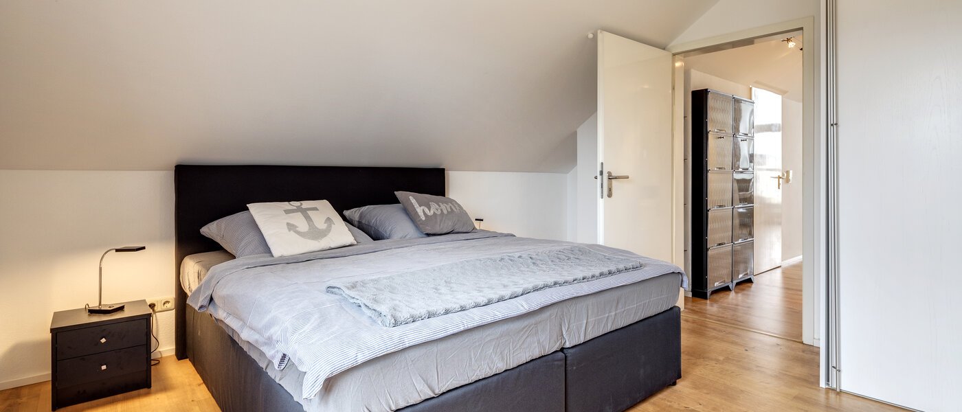 アティック・フラット（屋根裏） München Denning 03 寝室 10809