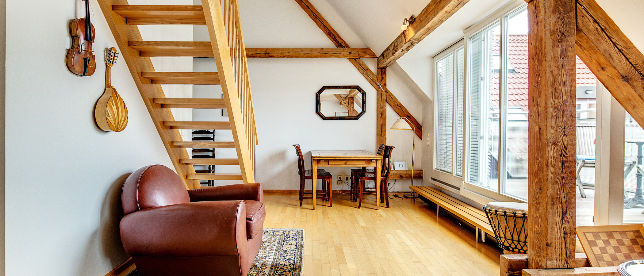複層住宅 München Schwabing (links der Leopoldstraße) 03 リビングエリア 1090