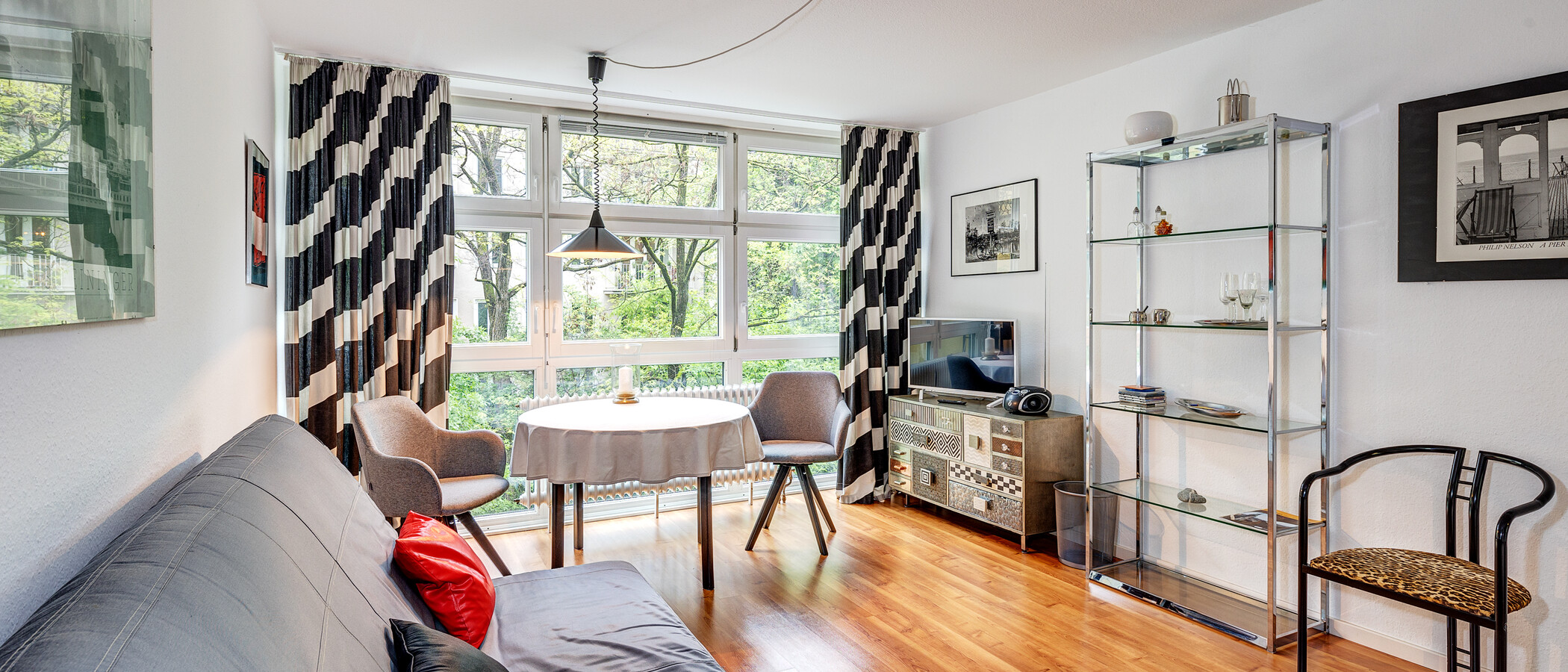 アパルトマン München Schwabing (links der Leopoldstraße) 03 リビングエリア 1095