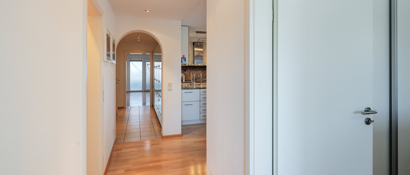 マンション Ismaning 05 玄関入り口 10991