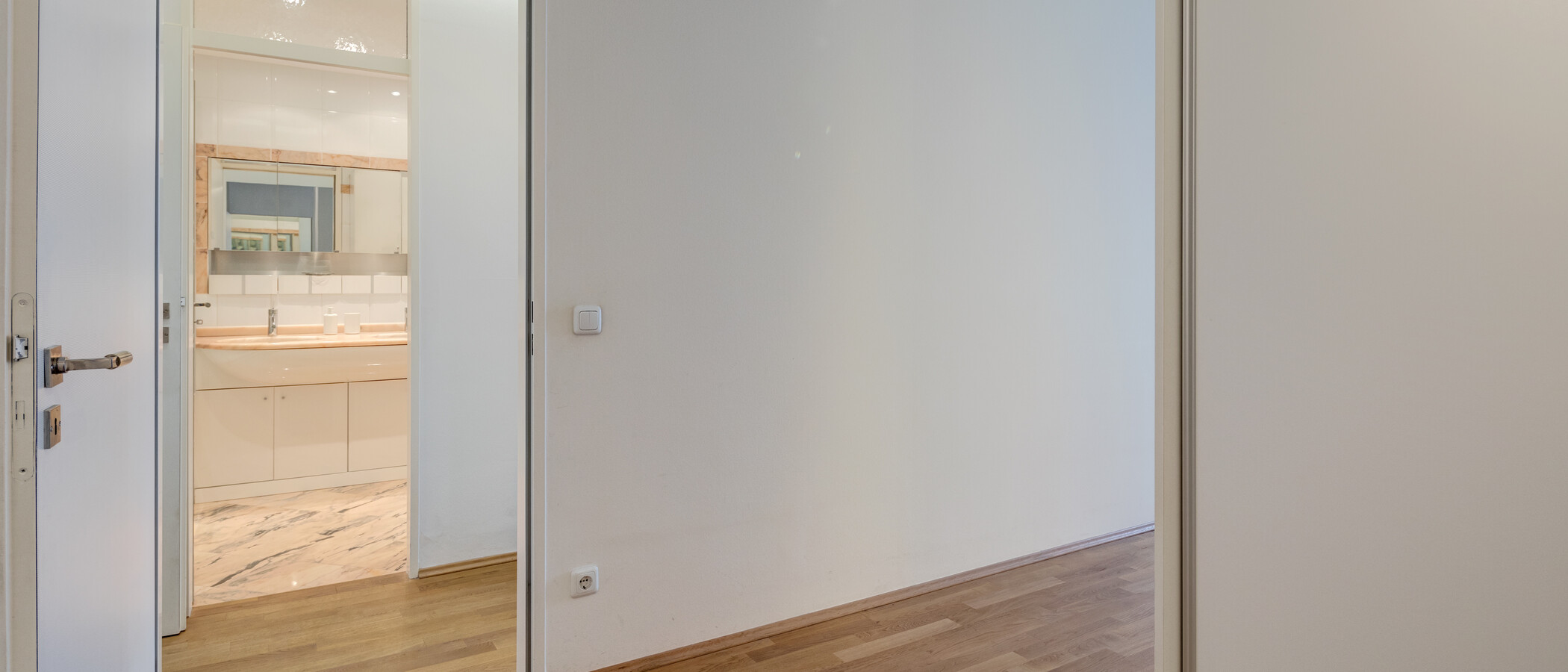 メゾネット・マンション（複数階にわたるマンション） München Schwabing-West (rund um den Hohenzollernplatz) 05 玄関入り口 11000