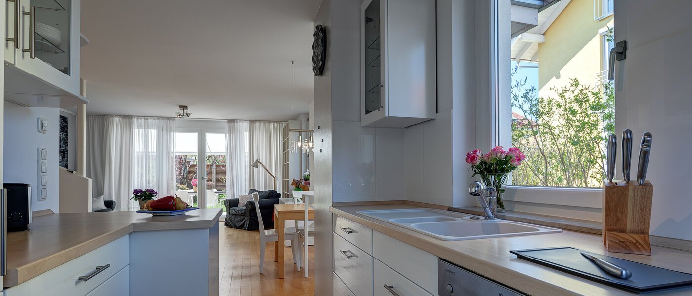 セミ・デタッチド・ハウス（一戸建てを二つに分けた家屋） Gröbenzell 05 キッチン 11015